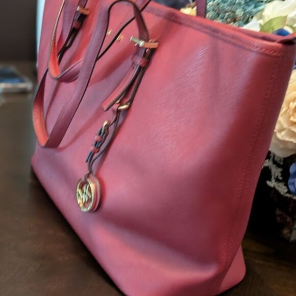 O2 MICHAEL KORS Cranberry Large Tote (NWOT) - Picture 5 of 10